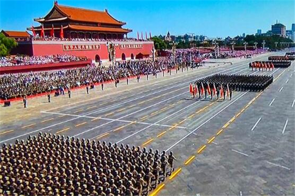 《祖国70年华诞阅兵式》观后感,初中观后感作文800字