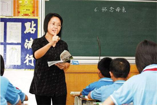 《有你真好-班主任老师》作文,初中写人抒情作文800字
