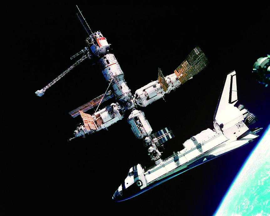第一次航天器对接（1995年6月29日）-科学在太空握手